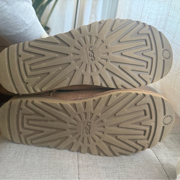 UGG Chestnut Bailey Boots 7 - Picture 10 of 11
